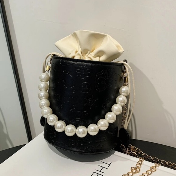 NEW INVENTORY 🌻Faux Pearl Decor Drawstring Bucket Bag🌻 - Picture 7 of 8